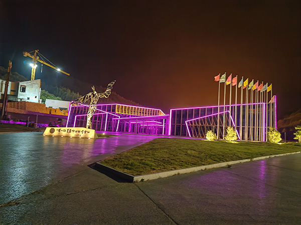 城市亮化是现代城市建设的重要组成部分,它不仅可以美化城市的夜景,还能提升城市的整体形象。随着科技的不断进步,城市亮化也得到了更多的关注和创新。本文将介绍一些关于城市亮化的创意和技术,帮助读者了解城市亮化的重要性以及如何进行银川城市亮化的规划和实施。 城市亮化是现代城市建设的重要组成部分,它不仅可以美化城市的夜景,还能提升城市的整体形象。随着科技的不断进步,城市亮化也得到了更多的关注和创新。本文将介绍一些关于城市亮化的创意和技术,帮助读者了解银川城市亮化的重要性以及如何进行银川城市亮化的规划和实施。